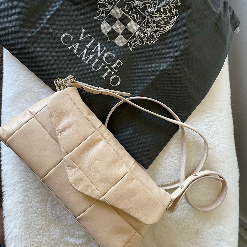 VINCE CAMUTO VIOLA CROSSBODY
BAG